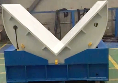 side view of mold flipper